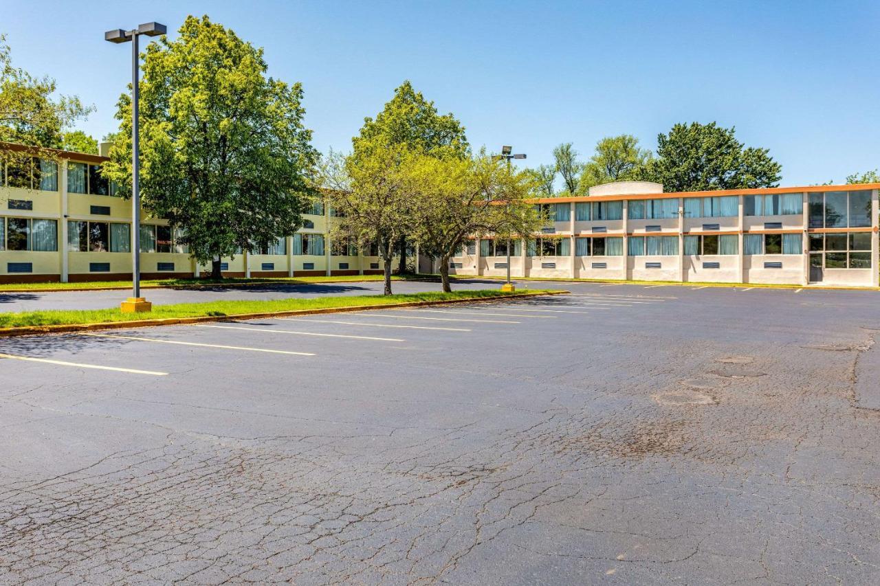 Econo Lodge Fredonia Exterior photo