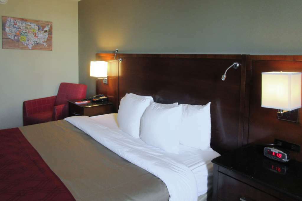 Econo Lodge Fredonia Room photo
